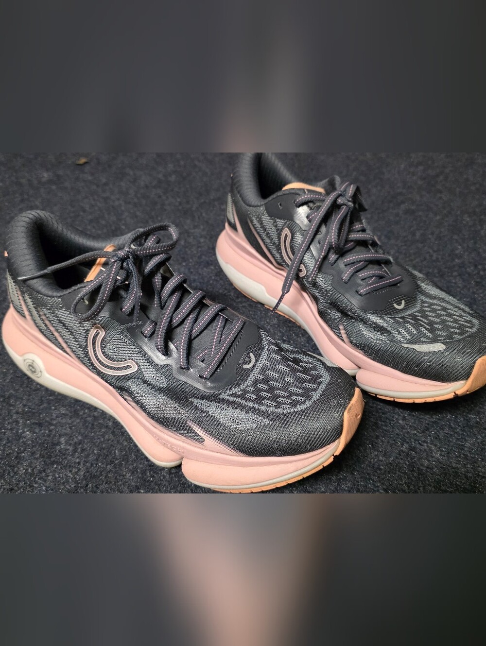 True Motion U-TECH Vichara Women's Size 9.5 Running Shoes
